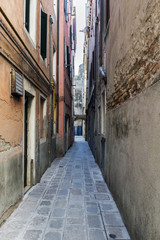 Obraz premium Venice, Veneto / Italy- May 20, 2017: Typical narrow alley of Venice called 