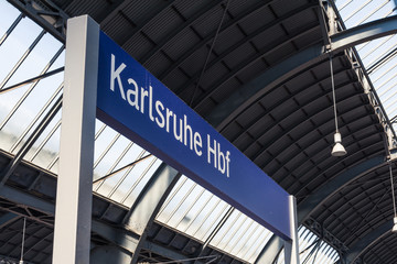 Obraz premium Karlsruhe Hauptbahnhof Main Train Station Daytime Transportation City Urban Trains