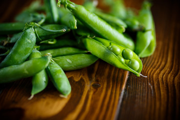 Fresh early green peas