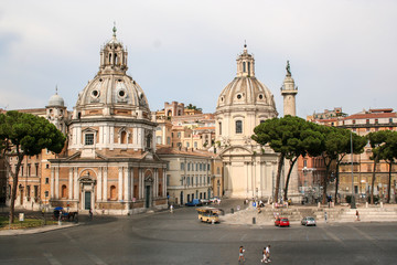 Fototapeta na wymiar Iglesia de Santa María di Loreto y Columna de Trajano, Roma, Italia