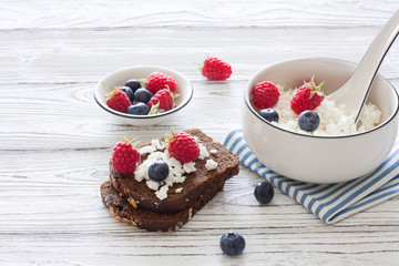 Homemade cottage cheese and rye bread toasts with fresh berries