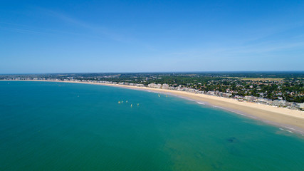 Fototapeta na wymiar Vue aérienne de la Baie de La Baule Escoublac et Pronichet, Loire Atlantique, France
