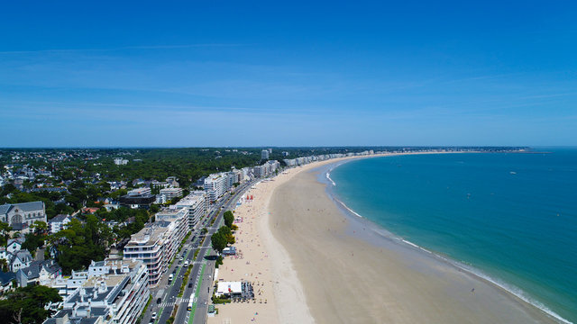 Photo aérienne de la plage de La Baule en Loire Atlantique, France