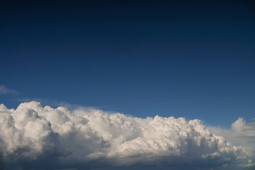 Fototapeta na wymiar Cumulus clouds in the blue sky