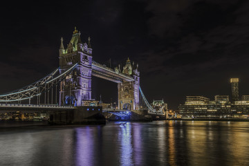 Fototapeta na wymiar Tower Bridge at night in London