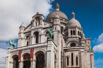 Fototapeta na wymiar La basilique du Sacré Coeur - Paris, France