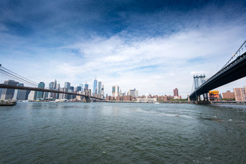 Fototapeta premium View towards city skyline with Manhattan Bridge, New York City, USA.