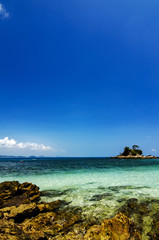 Fototapeta premium Hidden beauty of Kapas Island located in Terenganu, Malaysia at sunny day. blue sky and clear sea water.