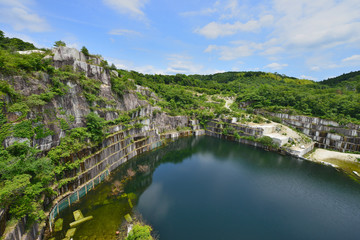 石切山脈　茨城県笠間市の稲田石採石場の絶景