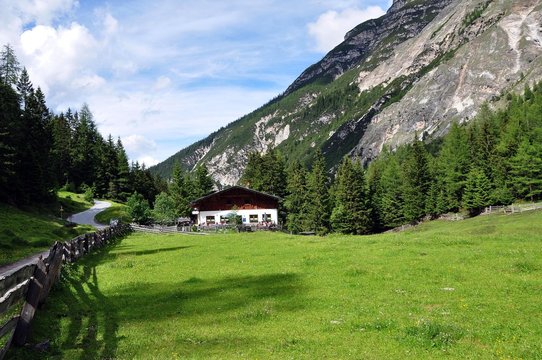 Pinnistal mit Issenangeralm