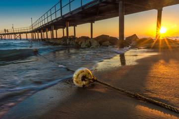 Sonnenuntergang am Meer mit Vordergrund