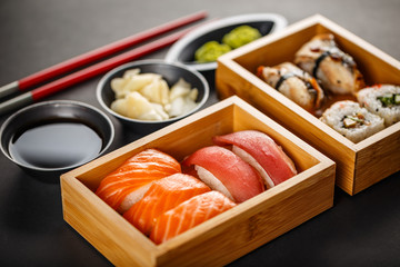 Fototapety  Zestaw sushi, rolki sushi