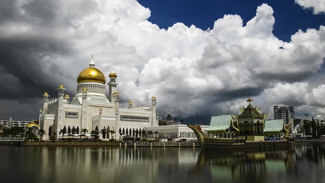 Time lapse dramatic sky over Omar Ali Saifuddin Mosque