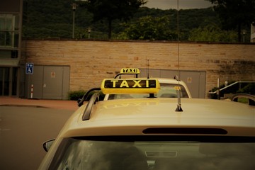 An image of a taxi sign