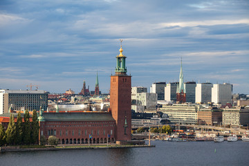 Obraz premium STOCKHOLM, SWEDEN - SEPTEMBER 16, 2016: Skyline of central part of city with Town hall.