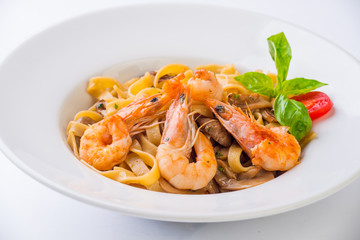 Shrimps on pasta