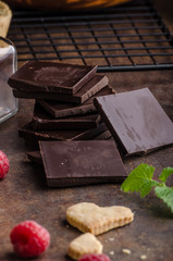 Chocolate tartalets with nuts