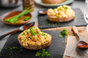 Scrambledd eggs with chive and chilli