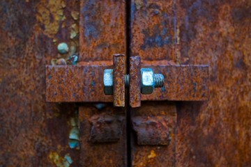Rostige,  Zugeschlossene Tür