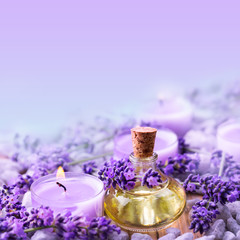 Fototapeta na wymiar Lavendel - Lavendelöl und Duftkerze