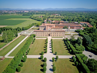 Villa Arconati, Castellazzo, Bollate, Milano, Italia. Vista aerea della Villa Arconati. Giardini e...