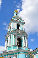 Москва, Колокольня храма Троицы Живоначальной в...