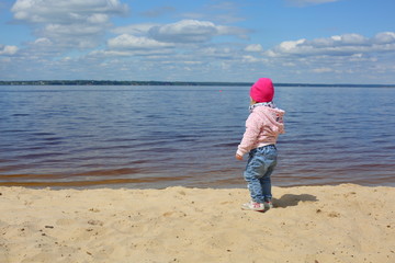 the baby on the shore of the Gorky sea