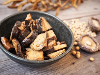 Tofu with shiitake mushroom
