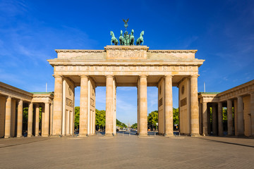 The Brandenburg Gate in Berlin at sunrise, Germany - obrazy, fototapety, plakaty