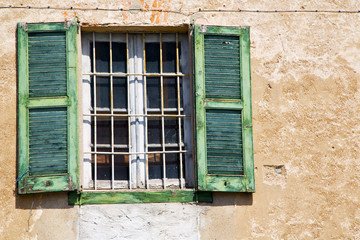 Fototapeta na wymiar lonate ceppino varese italy abstract window green wood venetian blind