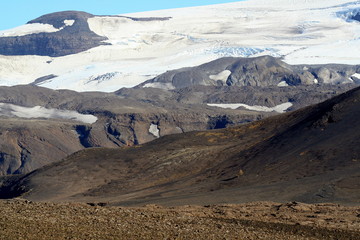 Fototapeta na wymiar View of the Vatnajokull glacier - the largest and most voluminous ice cap in Iceland and one of the largest in Europe