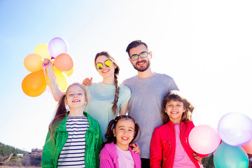 Obraz na płótnie Canvas Family with colorful balloons