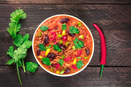 Chili con carne, traditional Mexican dish, with copyspace