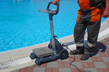 cleaning machine for cleaning the bottom of swimming pools