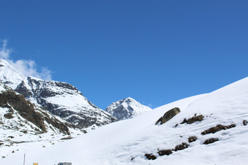Monta&ntilde;as nevadas