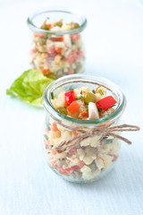 Gemüsesalat im Glas