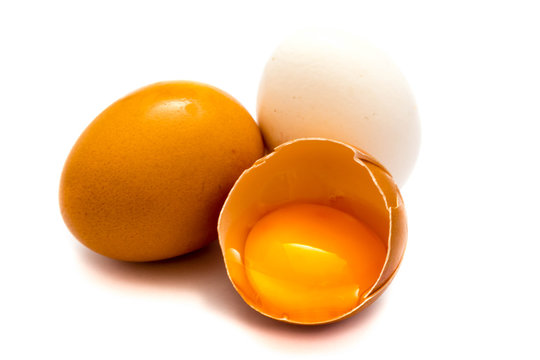 Hühnerei Ei Eier 
isoliert freigestellt auf weißen Hintergrund, Freisteller
