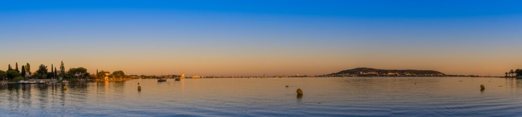 Panoramique de l'étang de Thau à Balaruc les Bains, Hérault en Occitanie, France