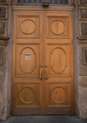  The door
