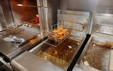 Cooking in fast food restaurant © Kondor83