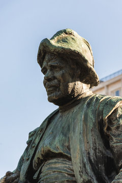 Detalle estatua sancho panza en madrid