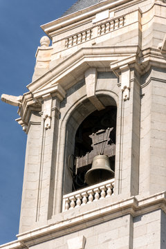 Detalle campanario catedral de la almudena © josemad