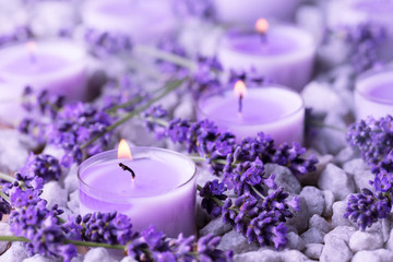 Obraz na płótnie Canvas Duft von Lavendel - Duftkerzen und Blüten
