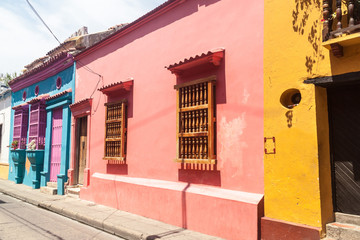 Fototapeta na wymiar Colorful houses in center of Cartagena, Colombia.
