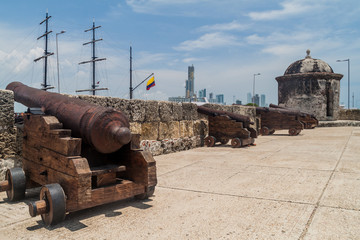 Fototapeta na wymiar Cannons at the fortification walls of Cartagena, Colombia