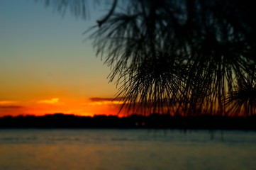 atardecer sobre el rio Parana, Rosario, Argentina