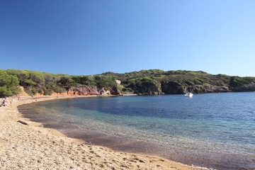 Porqueroles, plage noire du langoustier