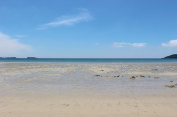 海と砂浜と青空