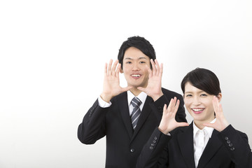 ビジネス男女　カメラ目線で呼びかける　先輩の声　就活汎用