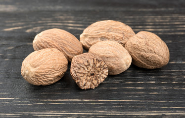 Dry nutmeg